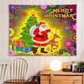 Dettaglio ravvicinato di un arazzo natalizio festivo con Babbo Natale e una renna - 150x130cm / Stile 4-Babbo Natale e Regali