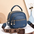 Borsa a mano in pelle blu scuro con tripla zip e ampia tracolla decorata con motivo geometrico - Blu