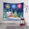 Detalle del tapiz navideño con casita roja, muñeco de nieve y fuegos artificiales en pared - 150x130cm / Cabaña de Fuegos Artificiales de Invierno