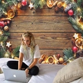 Arazzo natalizio con trama in legno vintage e ornamenti festivi per decorazione murale - 150x130cm / Stile 4 (Legno Caldo di Candela)