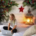 Arazzo di Natale con lanterna in legno luminosa, stelle rosse e rami di pino decor - 150x130cm / Lanterna Di Natale