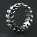 Vintage oxidized silver fishbone ring with a unique spinal chain design in retro style - US 10 / Antique Silver