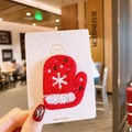 Pince à cheveux gant de Noël rouge avec broderie flocon sur carte décorative - Gants en Tissu Éponge