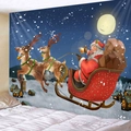 Detalle de tapiz navideño que muestra a Papá Noel en un trineo sobre casas con nieve - 150x130cm / Estilo 1
