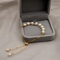 Minimalist freshwater pearl bracelet with adjustable golden titanium chain and velvet box - Round Pearl Style