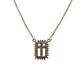 Goldene Halskette mit rechteckigem Anhänger und Zirkonia-Kreuz auf weißem Hintergrund - 0197 Kreuz / Gold