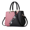 Handtasche aus Leder in Rosa und Schwarz mit Blumenstickerei und abnehmbarem Gurt - Klassisches Rosa