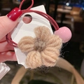 Elastico per capelli con fiore all'uncinetto marrone e perla rosa su corda rossa - Fiore di Perline-Cachi