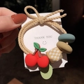 Elastico per capelli in peluche con ciliegie rosse e perline a quadretti su cartoncino - Frutta Carina-Ciliegia