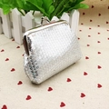 Glinsterende zilveren pailletten portemonnee met een vintage metalen kiss-lock sluiting - Zilver