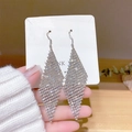 Orecchini a nappa in argento con strass scintillanti e design geometrico a diamante - Frangia a Strati a Rombo in Strass Argento (E0092 Argento)
