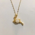 Collar de reno dorado con incrustación de jade blanco y cadena de oro de 18K para mujer - Cadena de Labios / Dorado (Piedra Preciosa Blanca)