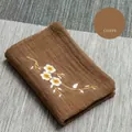Paño de té grueso de lino marrón claro con bordado floral blanco para ceremonia del té - Café Claro