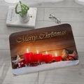 Tappeto natalizio in flanella con candele rosse e scritta Merry Christmas su legno - 40x60cm / Candela Grana del Legno
