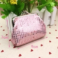 Roze pailletten portemonnee met metalen kliksluiting, 9 cm breed en 7 cm hoog - Roze