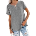 Detailansicht graues Damen-T-Shirt mit Henley-Kragen, V-Ausschnitt und Brusttasche - S / Tops / Grau