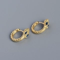 Orecchini a cerchio a forma di serpente dorati con occhi blu e texture a scaglie - Oro (Occhio in Zirconia Blu)