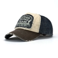 Dettaglio cappello baseball vintage con patch Motors Racing Team e visiera effetto usurato - Regolabile / Bordo Caffè + Blu Navy