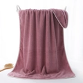 Thick coral fleece bath towel in dark pink with geometric jacquard pattern - 70x140cm / Lucky Grid/Coral Purple