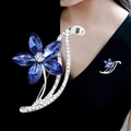 Elegante spilla a fiore argento con cristalli blu scuro e strass da donna - Fiore Blu