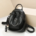 Mochila versátil de cuero plisado negro con logo de corazón y lindo colgante de ternero - Decoración de Corazón de Metal (Estilo 1)