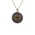 Detail der Goldkette mit blau-weißen Zirkonia-Steinen am Evil-Eye-Anhänger im Detail - Blaues Evil Eye Box-Kette / Gold/Blau/Box-Kette