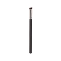 Brocha de maquillaje en ángulo con mango negro, férula plateada y cerdas degradadas blanco - Brocha Redonda Angular Para Corrector 370 (punta Plateada)