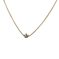 Élégant collier doré avec pendentif couronne et chaîne vénitienne sur fond blanc - Couronne/Or / Couronne Or