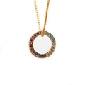 Elegante goldene Halskette mit einem kreisförmigen Anhänger mit bunten Zirkonsteinen und Kette - 0059 Kreis Box Kette