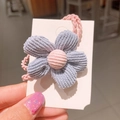 Elastico per capelli con fiore in velluto blu e fascia rosa su cartoncino - Fiore in Maglia-Blu
