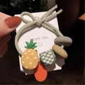 Elastico per capelli verde chiaro con ciondolo a forma di ananas e perla a scacchi - Frutta Carina-Ananas