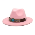 Dettaglio del cappello fedora rosa con fascia etnica tessuta e fibbia in metallo turchese - M (56-58cm) / Rosa