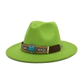 Dettaglio di cappello fedora verde neon con fascia etnica bohémien e pietra turchese - M (56-58cm) / Verde Frutta