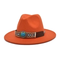 Dettaglio di un cappello fedora arancione con fascia boho, turchese e trama tessuta - M (56-58cm) / Arancione