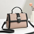 Borsa rosa con trama intrecciata e bordi neri con cuciture bianche per stile da ufficio - Cachi