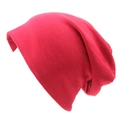 Dettaglio del berretto in maglia di cotone rosso scuro con trama del tessuto e cucitura - Rosso