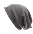 Dettaglio del morbido berretto in maglia grigio scuro stile slouchy per autunno inverno - Grigio Melange