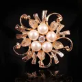 Spilla a ghirlanda floreale con perle e cristalli in metallo dorato da donna - Ghirlanda Svuotata Oro (xz04-102A)