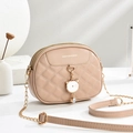 Sac bandoulière matelassé beige avec pendentif chat et chaîne dorée femme - Khaki