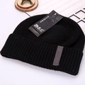 Gorro de punto negro para hombre con forro de felpa suave y parche de logotipo gris - Negro
