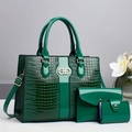Detailansicht Kroko-Handtaschen-Set mit Shopper, Clutch und Kartenetui in Dunkelgrün - Grün
