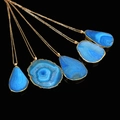 Collares de ágata natural azul con bordes dorados y cadenas de eslabones finos - Azul