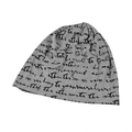 Graue Slouch-Beanie mit schwarzem Handschrift-Druck für einen minimalistischen Streetstyle - Hellgrau