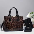 Ensemble de trois sacs à main de luxe imprimé léopard avec cabas, pochette et porte-cartes - Sac Fourre-tout, Sac à Main et Porte-cartes / Café