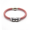 Bracciale in pelle intrecciata rosa con ciondoli a teschio argento e chiusura magnetica - Rosa + Bianco K