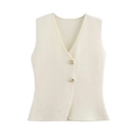 Detail van crème gebreid vest met V-hals en decoratieve gouden knopen als accenten - S / Tops / Beige