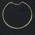 Punk-Stil Metallischer Goldhalsband mit verstellbarem Karabinerverschluss auf schwarzem Grund - Gold