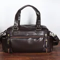 Bolso Boston de cuero PU marrón oscuro para hombre con gran capacidad y herrajes de latón - Marrón