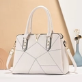 Borsa tote minimalista in pelle bianca con logo V dorato e tracolla rimovibile - Bianco