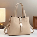 Elegante beige gewebte Beuteltasche mit Gold-Schnalle und verstellbarem Gurt - L25 B12 H20 / Khaki
